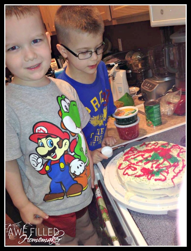 Establishing holiday traditions is a fun way to make memories with your family, incorporate family traditions, and carry on family tradition. Learn some fun new holiday traditions that you can incorporate into the next holiday celebration.