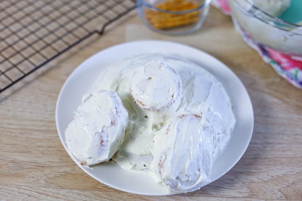 covering the cupcakes with frosting 
