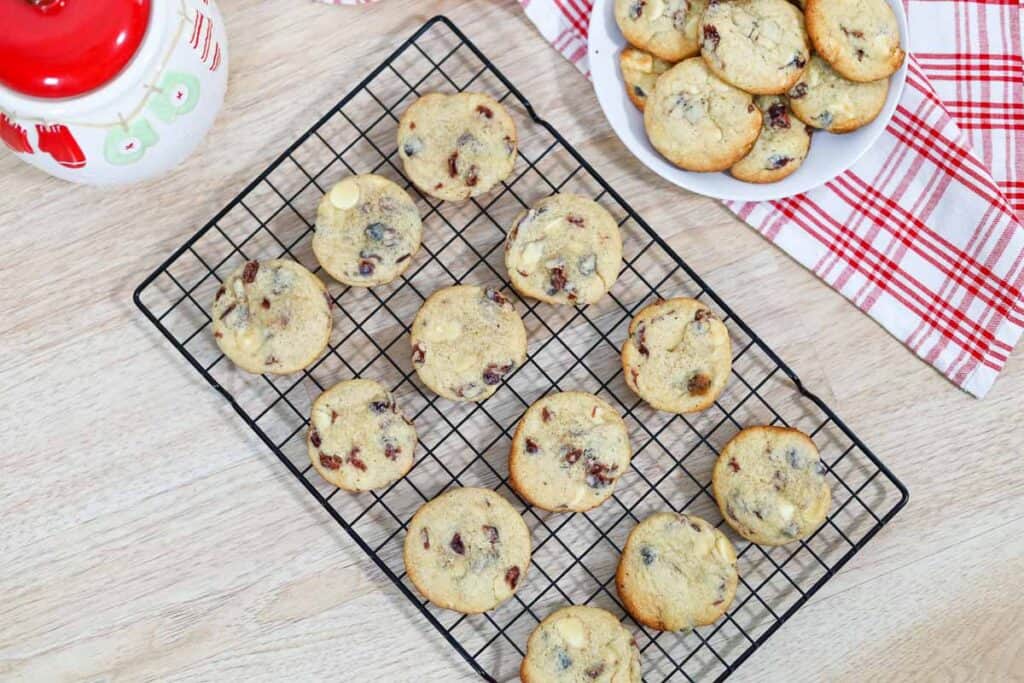 cooling the cookies on a wire rack